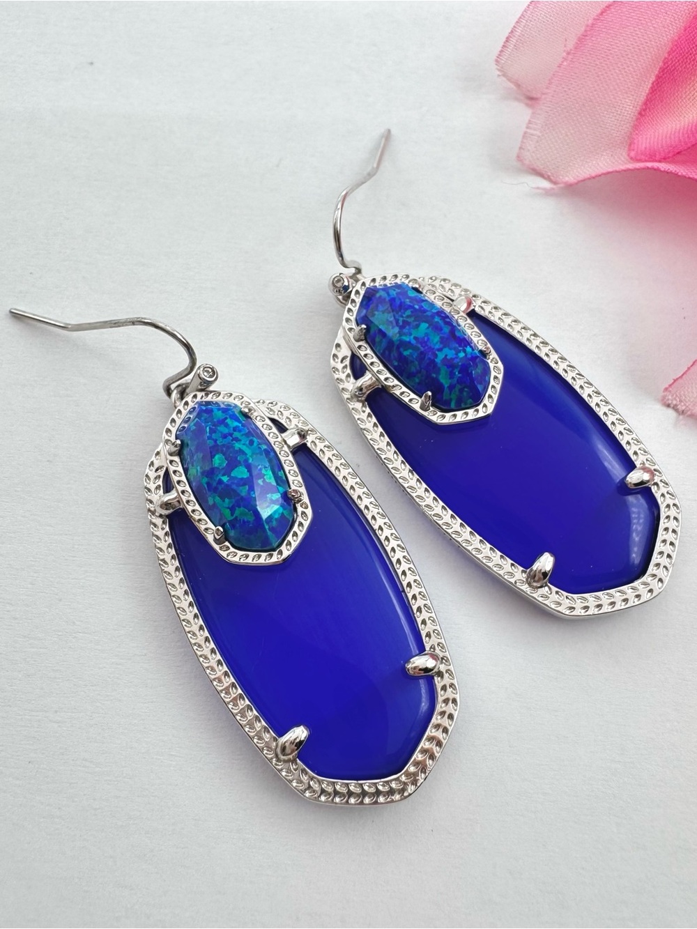 Kendra Scott Emmy Blue Kyocera Opal Blue Glass Earrings Silver Tone Rare Signed